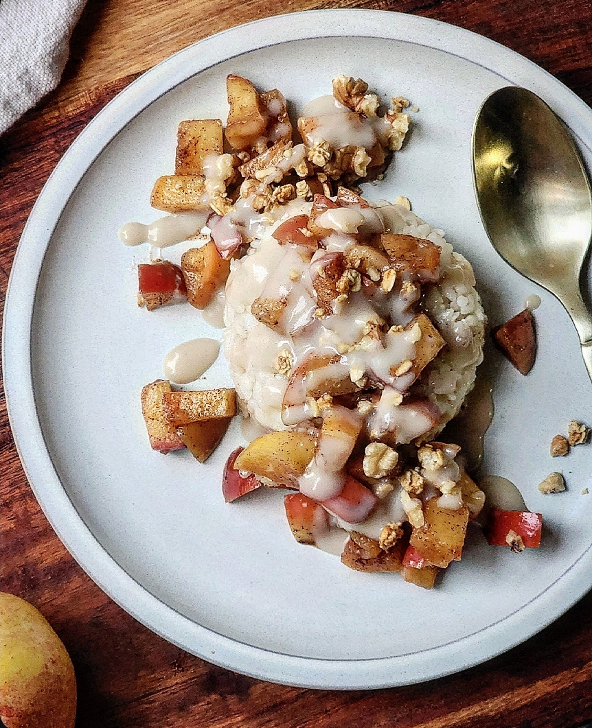 Apple crisp sticky rice served on a plate