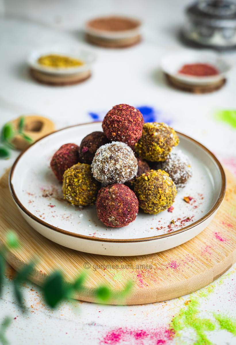 Sugar-free Holi energy bites served on a plate