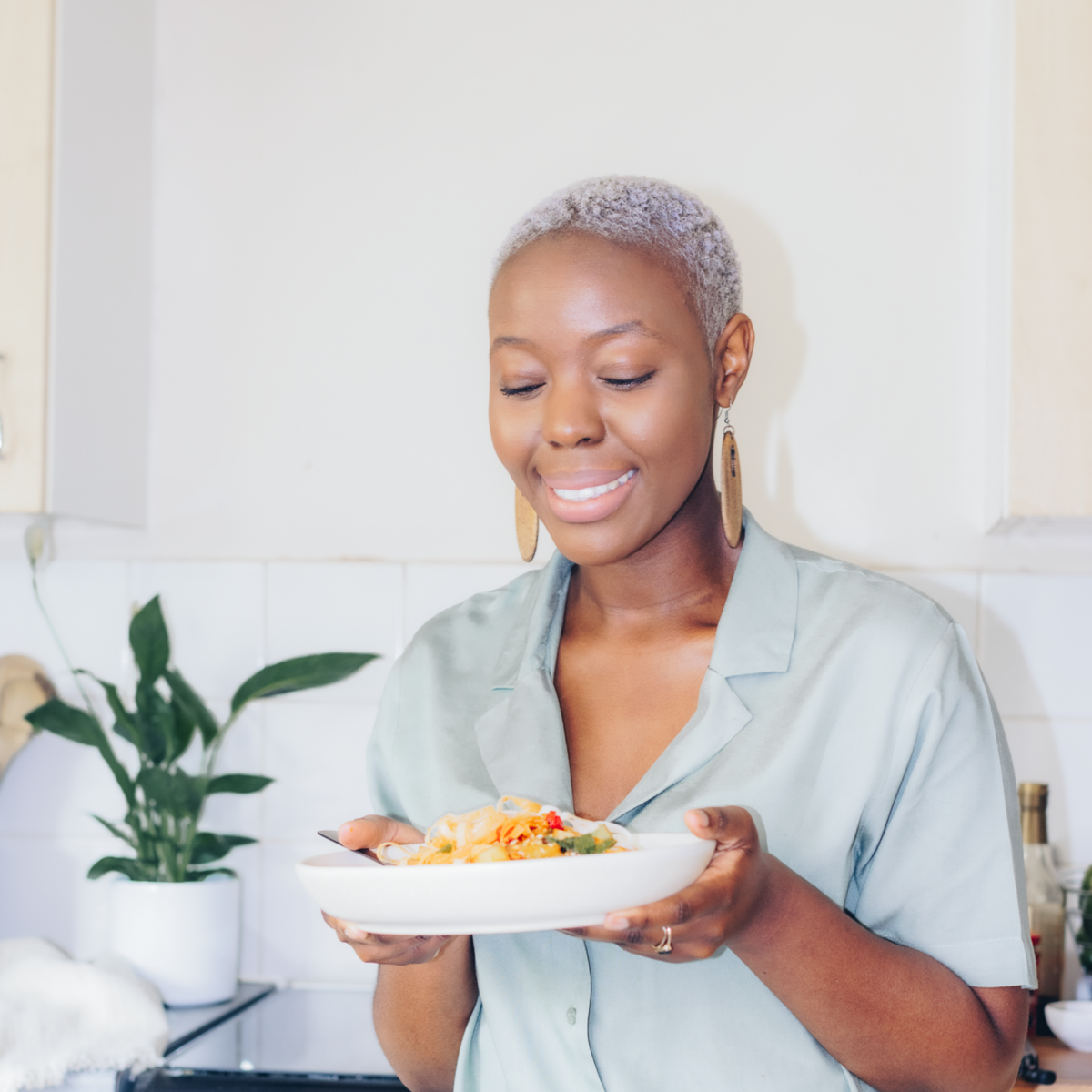 An image of the author, Livhuwani, holding a bowl of vegan food, with a light background.